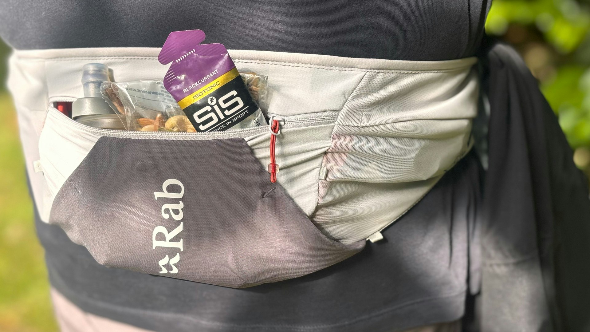 6 Rab veil 1l running belt