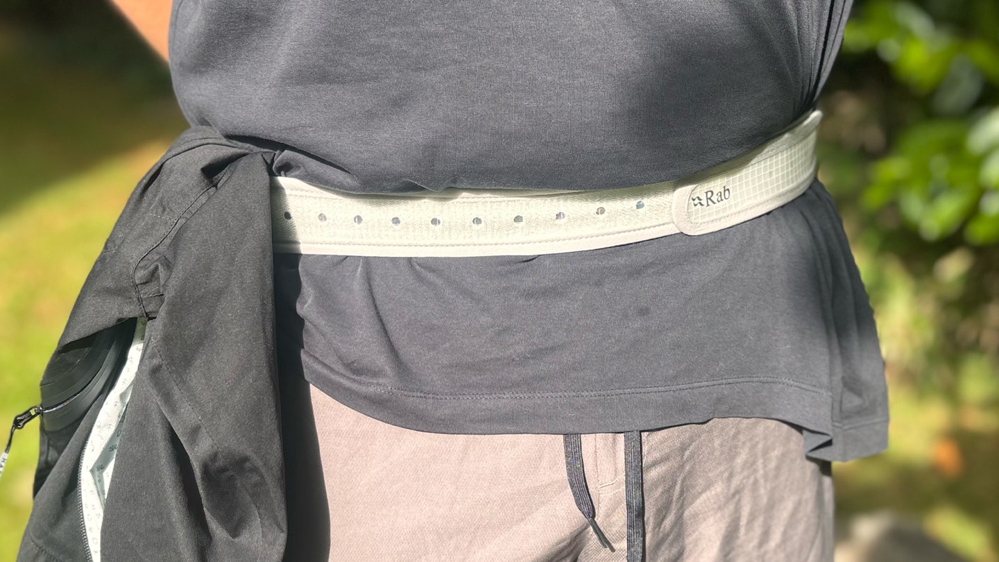 7 Rab veil 1l running belt
