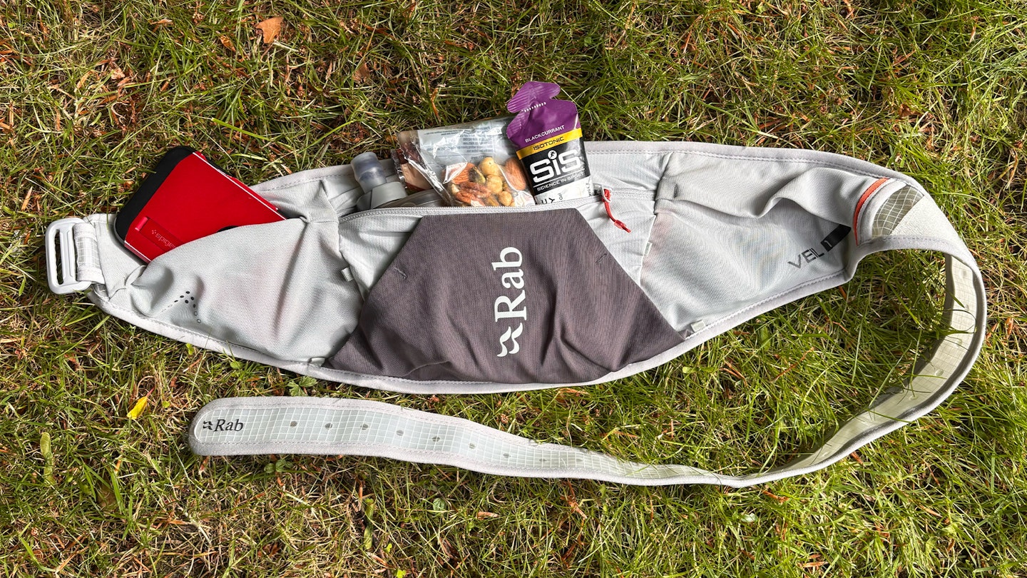 9 Rab veil 1l running belt