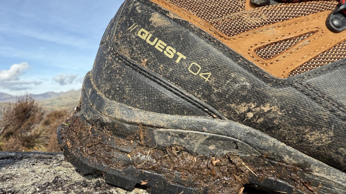 Salomon Quest 4 GTX walking boot