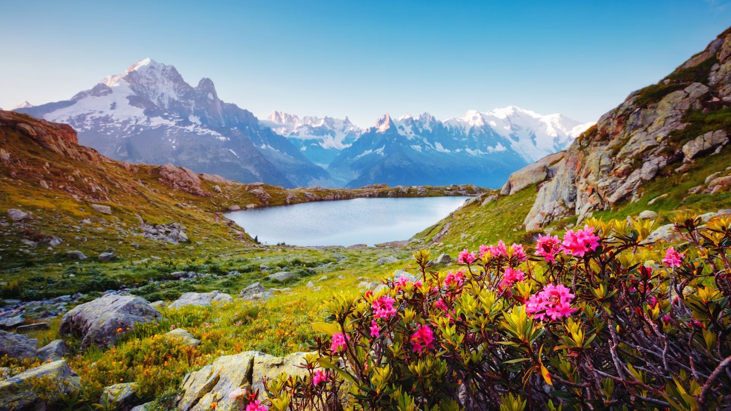 Fantastic scenery you can experience when walking from Chamonix