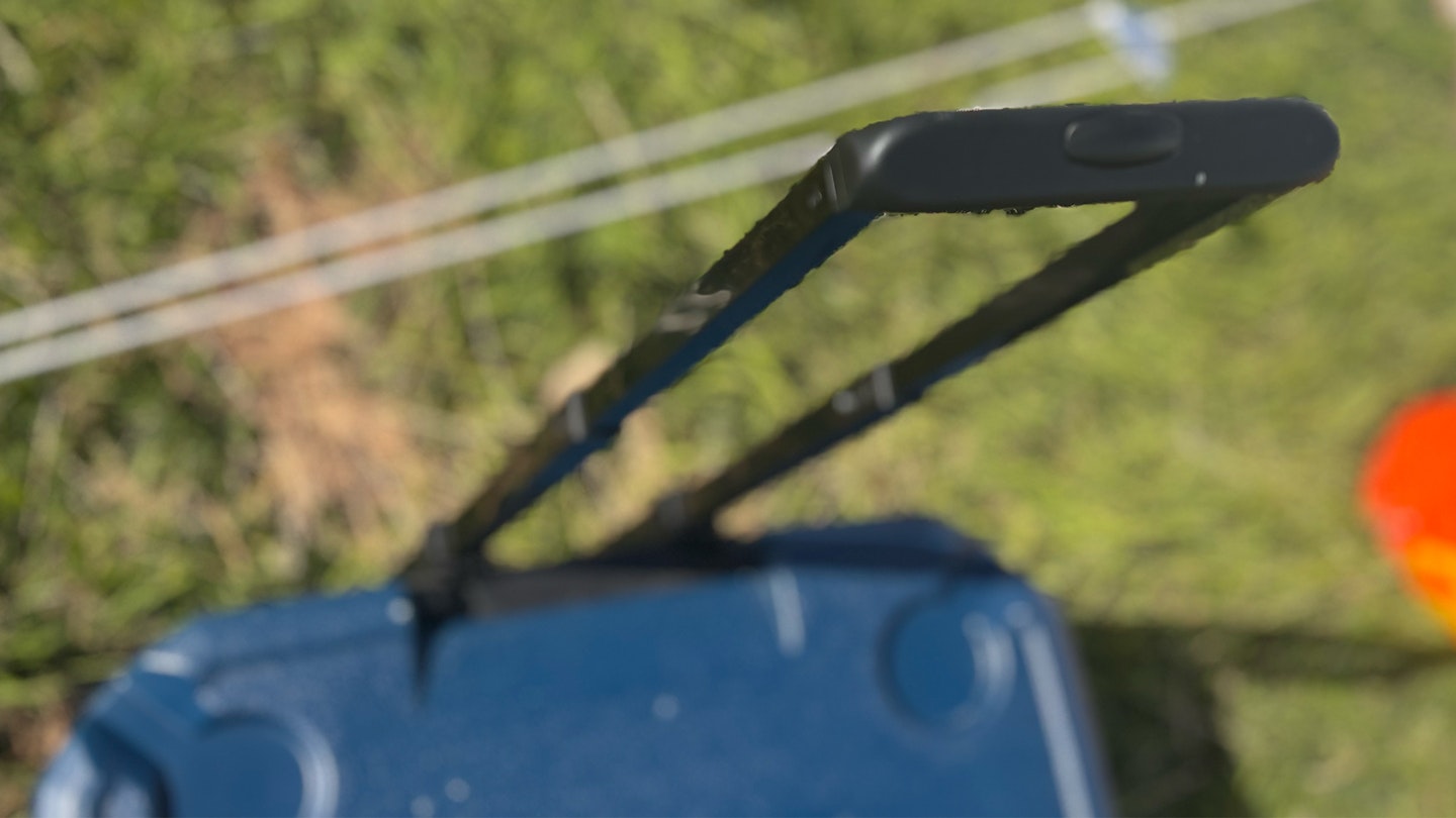 Coleman Xtreme Cooler Box 47l handle