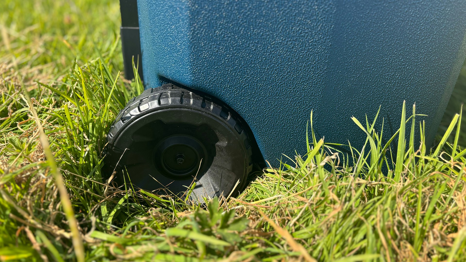 Coleman Xtreme Cooler Box 47l wheels