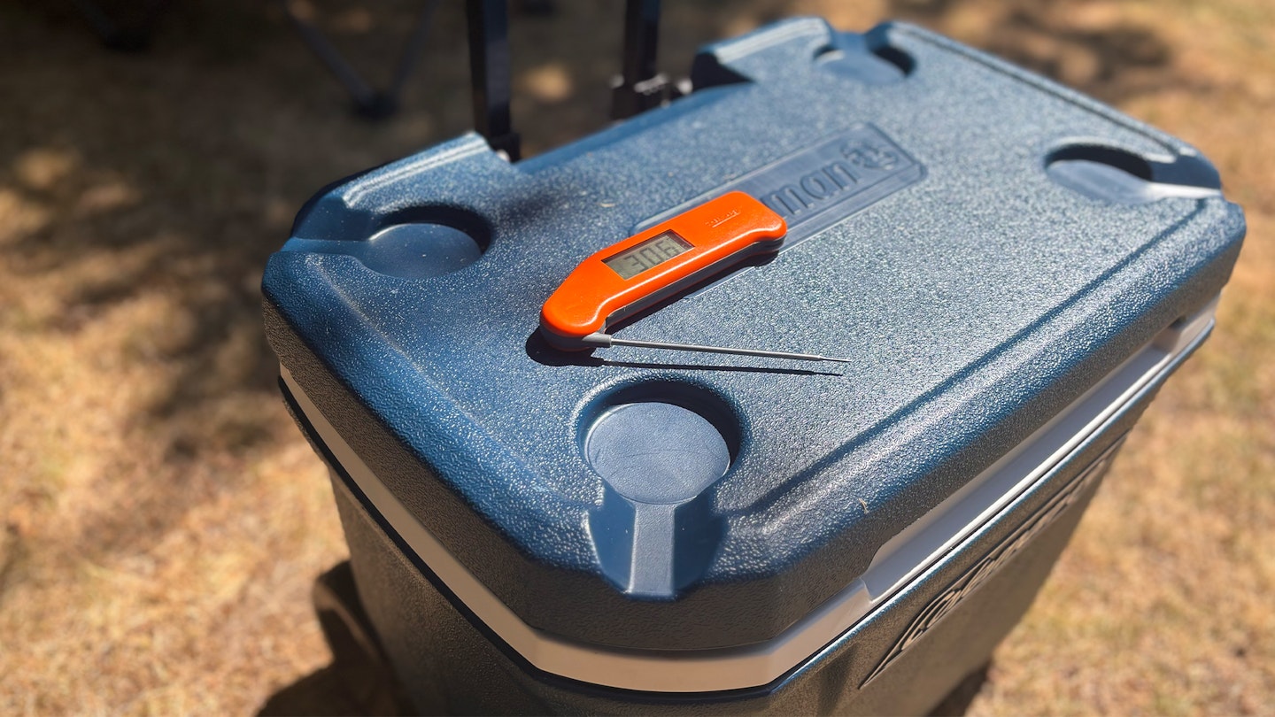 Coleman Xtreme Cooler Box 47l with thermometer on top