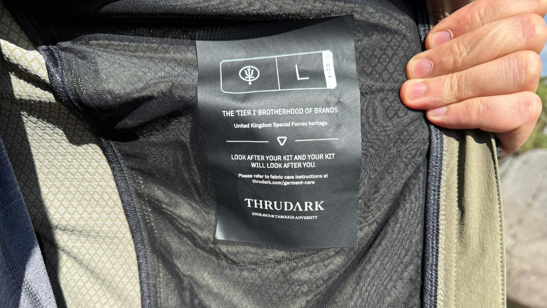 日本代理店無し！ Thru Dark VELES JACKET ブラックSサイズ 日本代理店無し！ Thru Dark VELES JACKET ブラックSサイズ