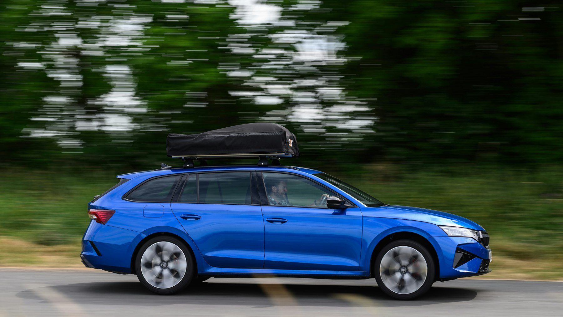Skoda Octavia with TentBox side