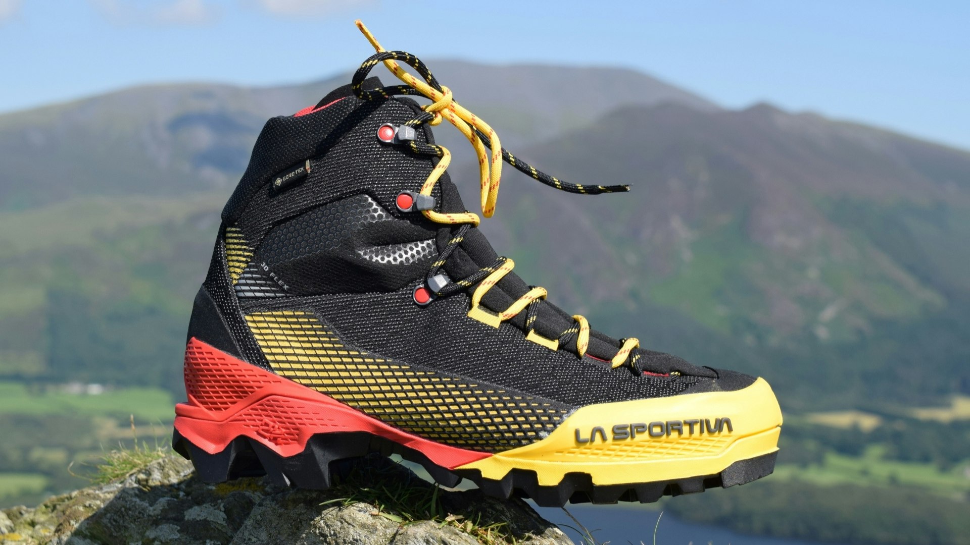 La Sportiva Aequilibrium ST GTX Boots