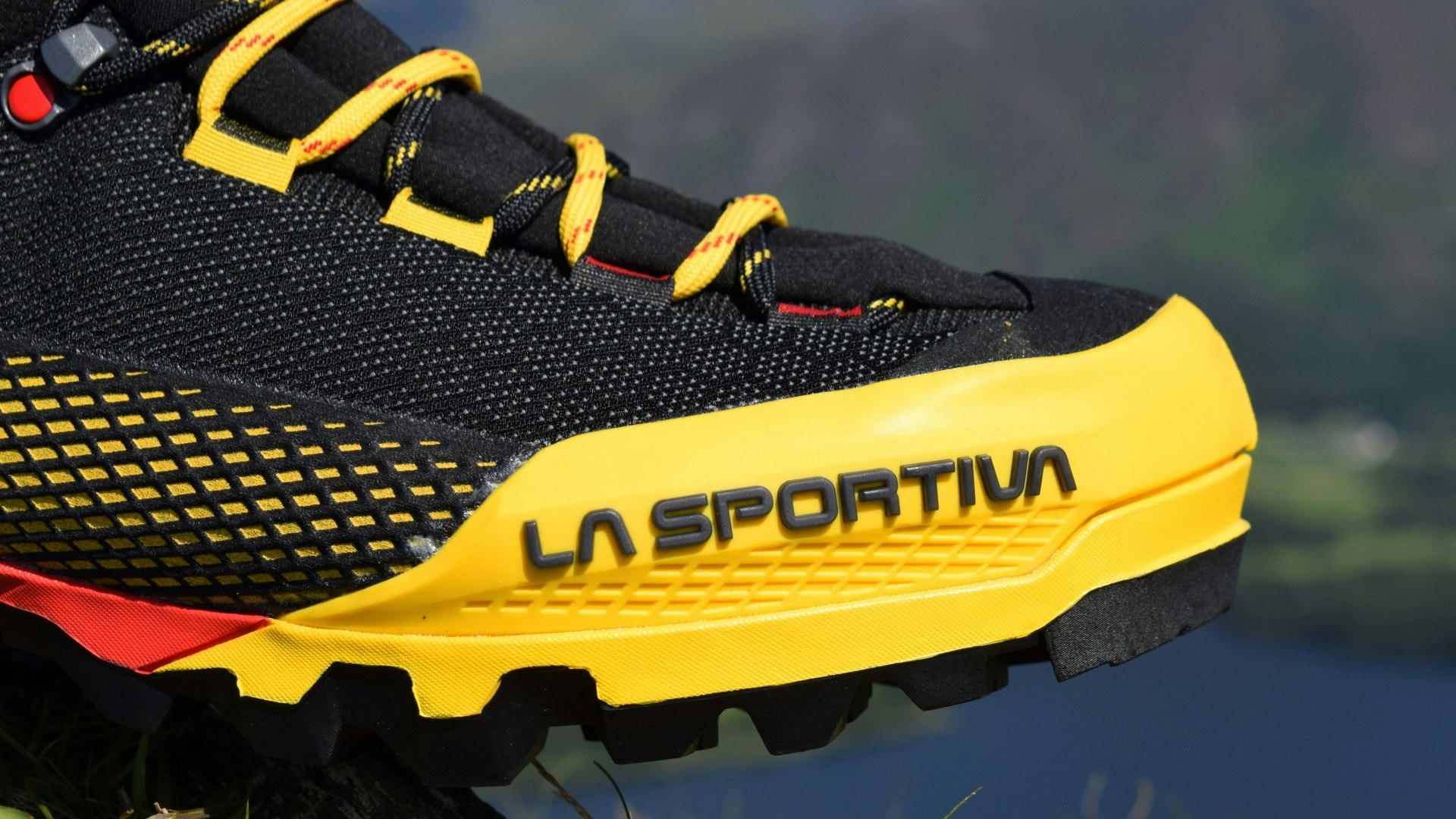 La Sportiva Aequilibrium ST GTX Boots