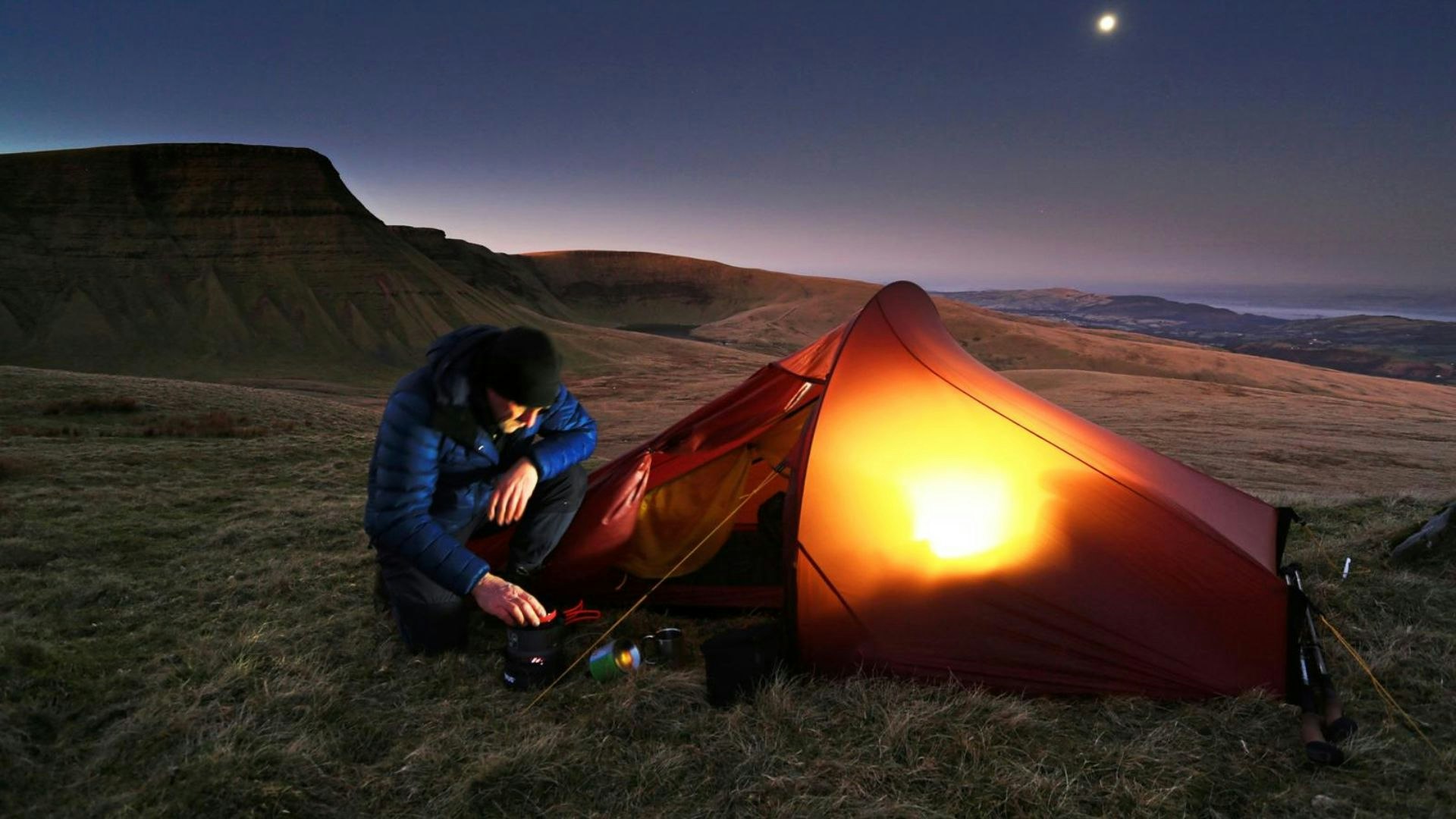 Dawn wild camp during winter