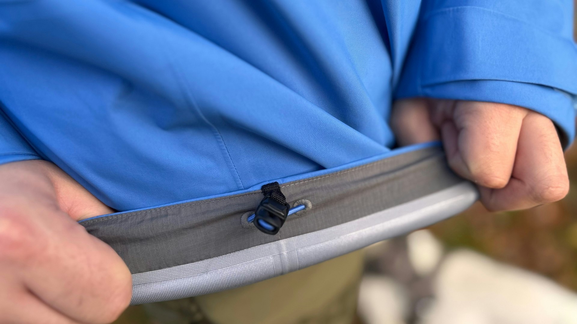 Hem toggle cinch on Fjallraven Keb GTX jacket