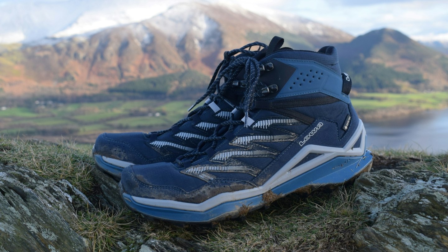 Lowa Made in Europe Axos GTX Gore-Tex Mid Hiking Shoes Blue Waterproof Men LOWA Boots medium AXOS GTX Mid, Graphite Flame : Amazon.de  main image 4