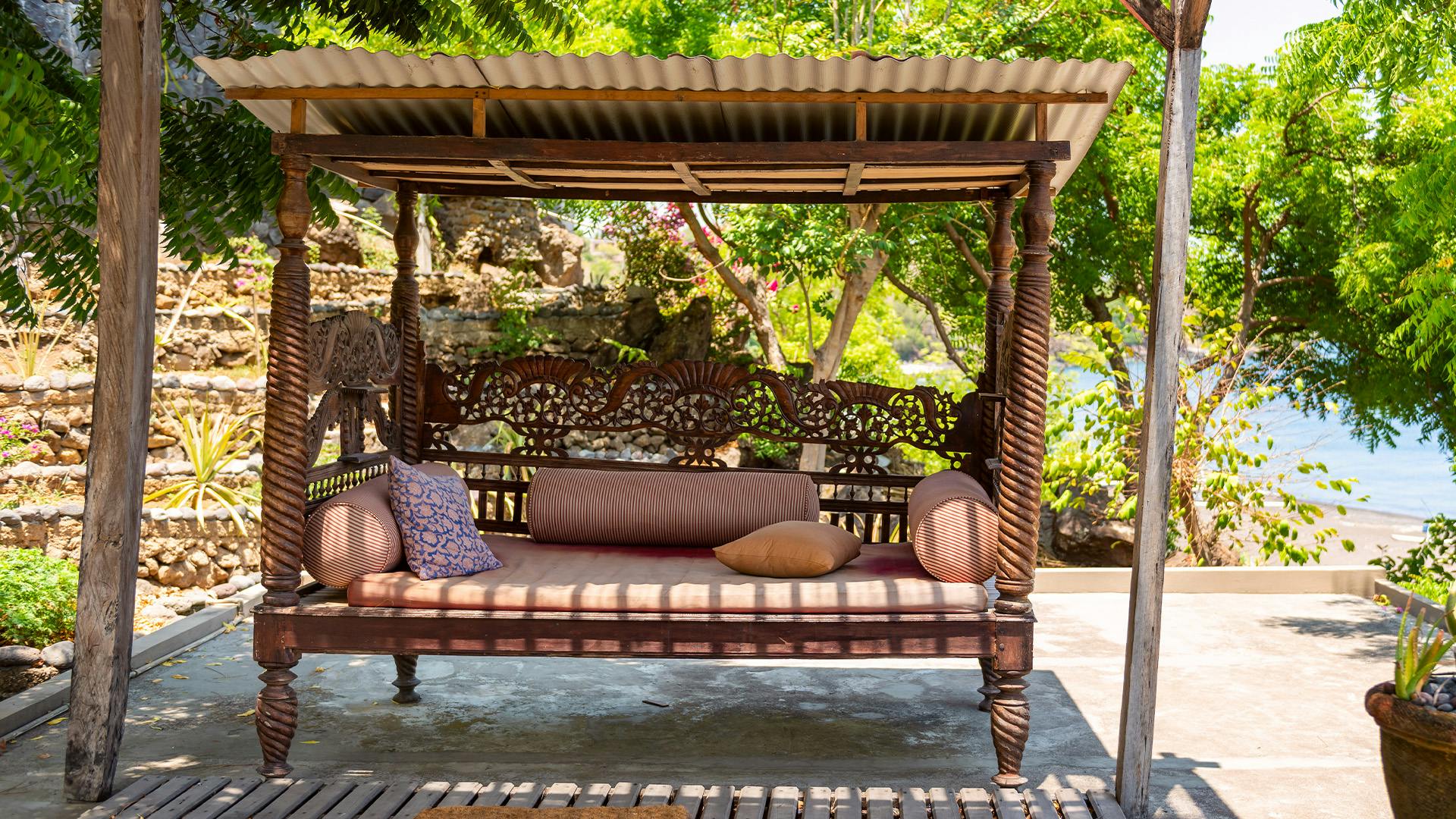 garden arbour with swing seat