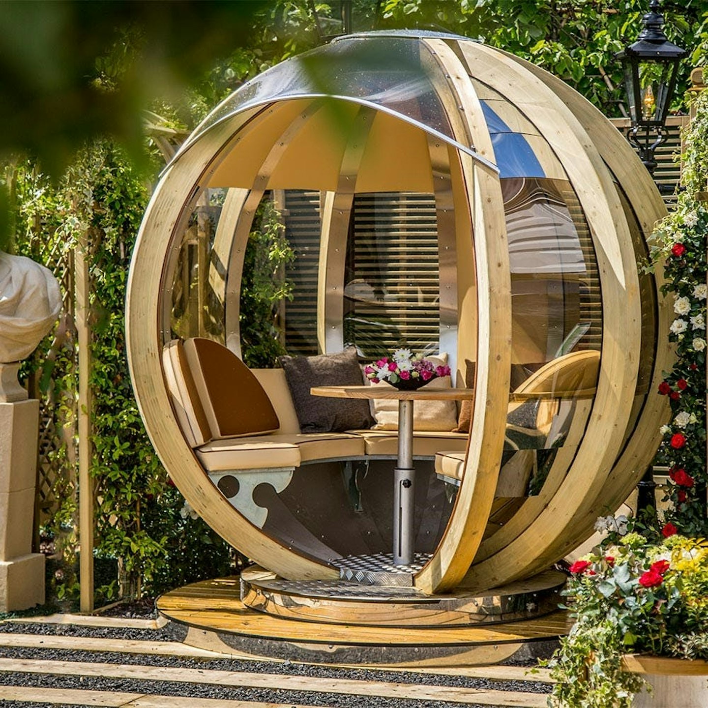 Luxury Rotating Lounger Garden Pod