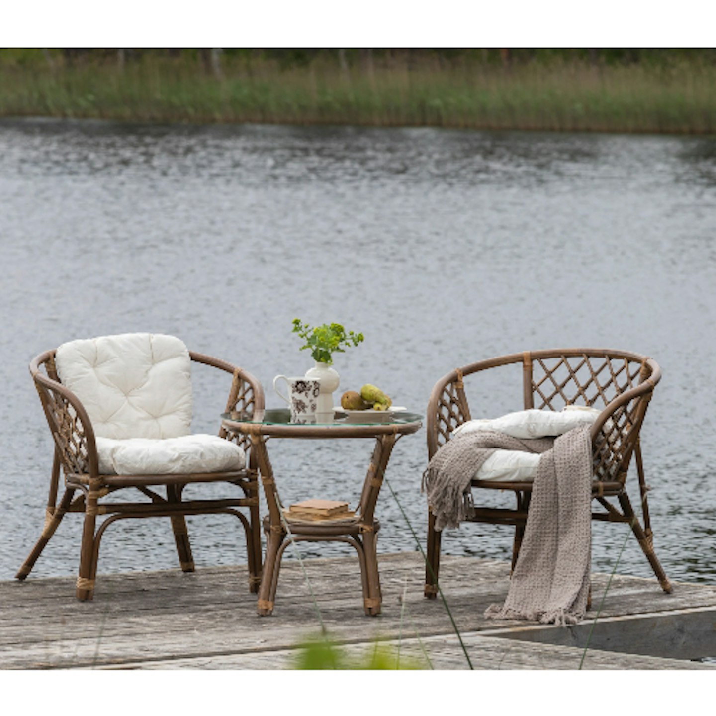 Pair wicker chairs 