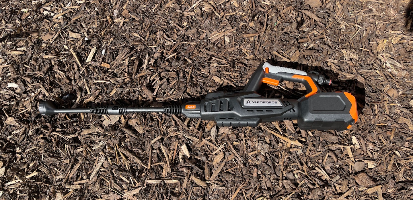 Yard Force cordless pressure washer 