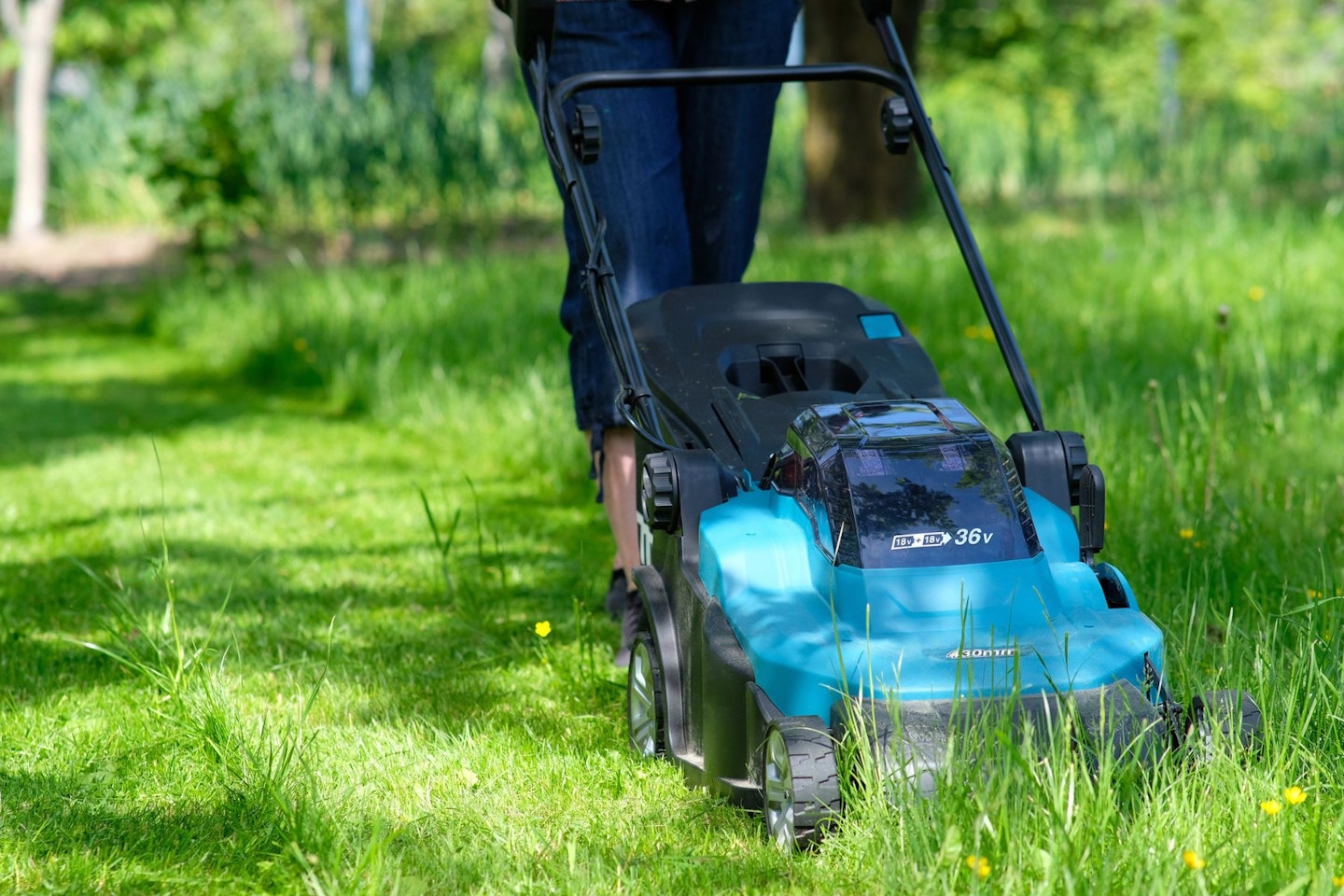 cordless lawn mower under £1,000