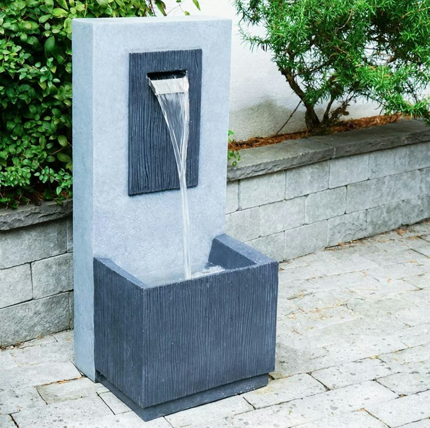 crocus Outdoor contemporary water feature cement