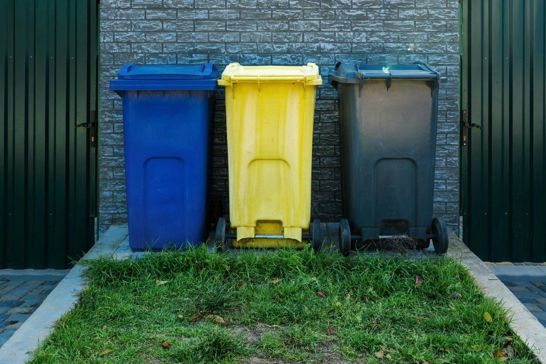 Best triple wheelie bin storage for front garden discretion