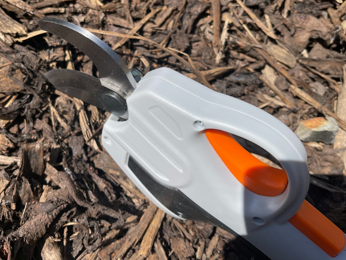 VonHaus electric secateurs 