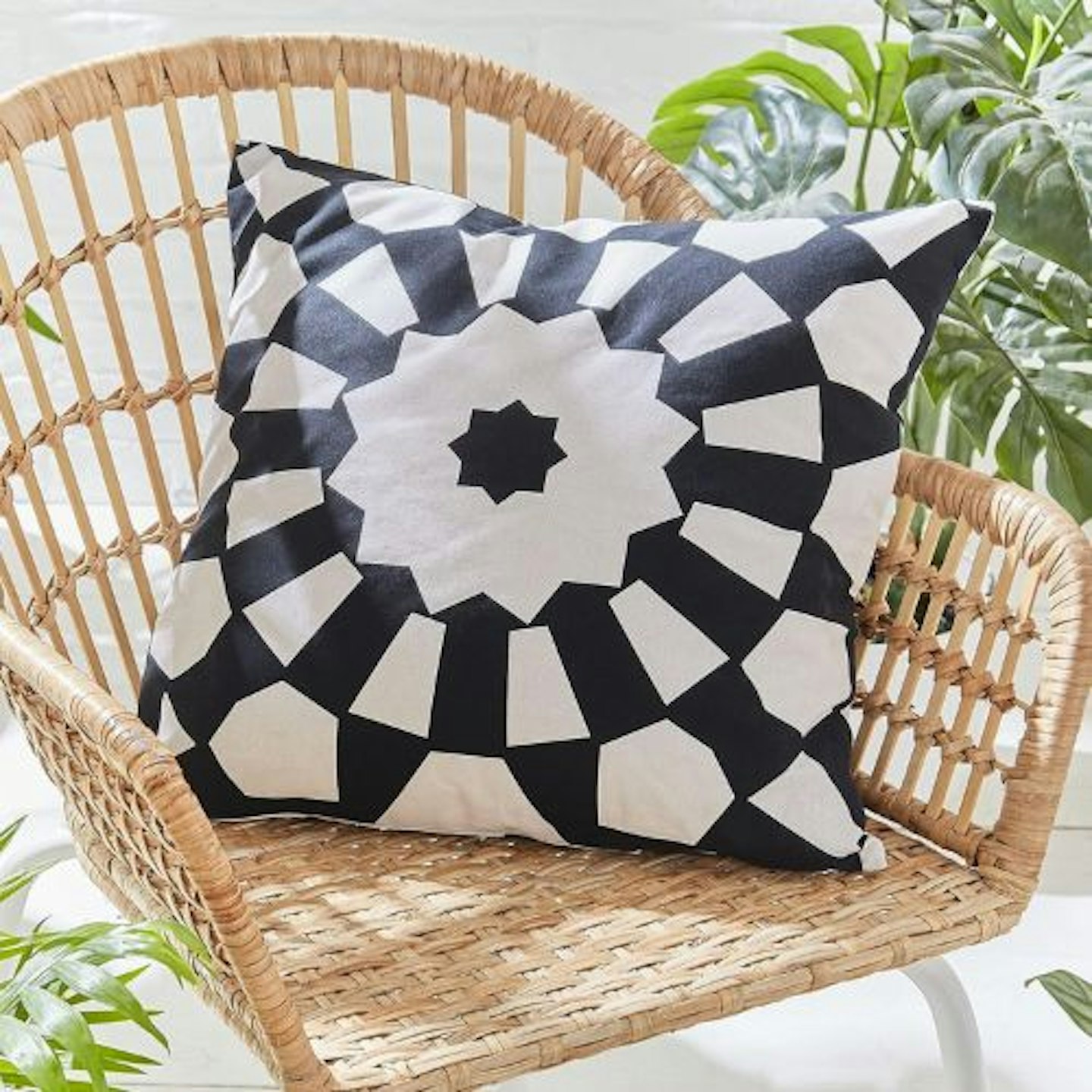 Catherine Lansfield Kaleidoscope Indoor_Outdoor 45x45cm Filled Cushion Black_White