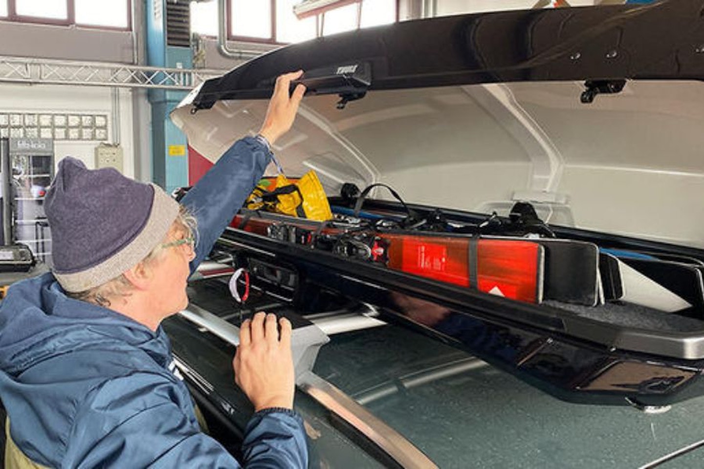 Auto Zeitung testing a roof box