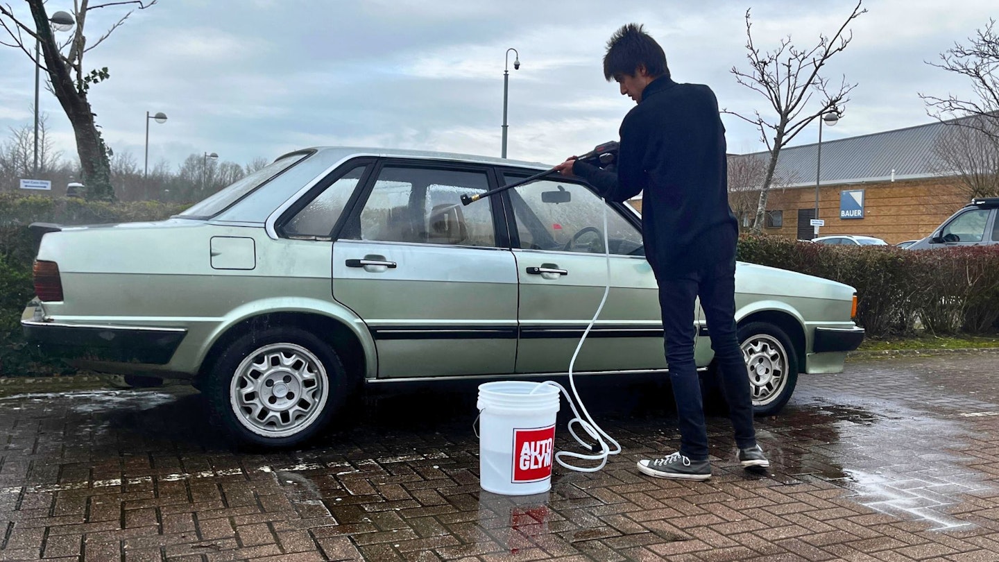 Cleaning a car with a car bucket