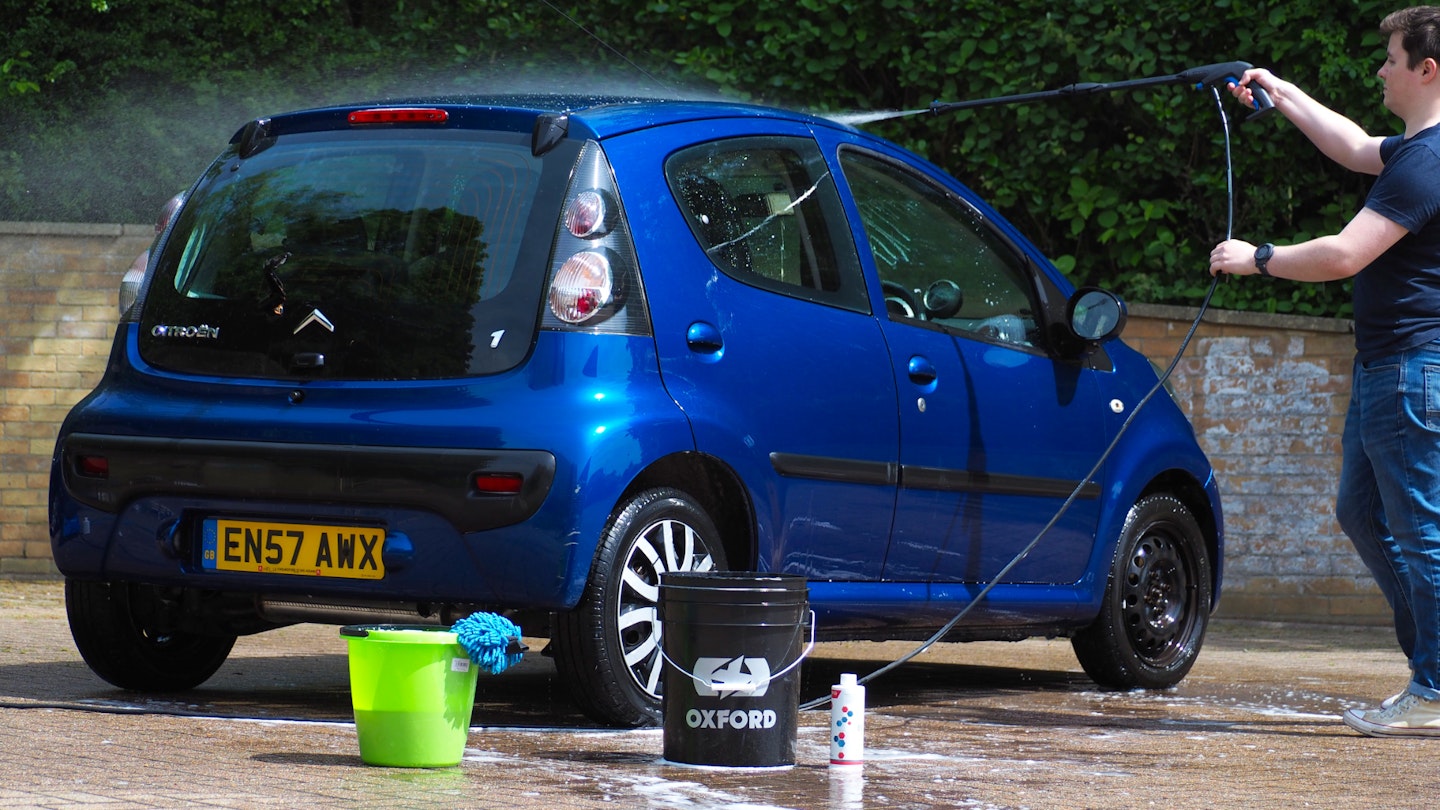 Rinsing Citroen after washing with GWash