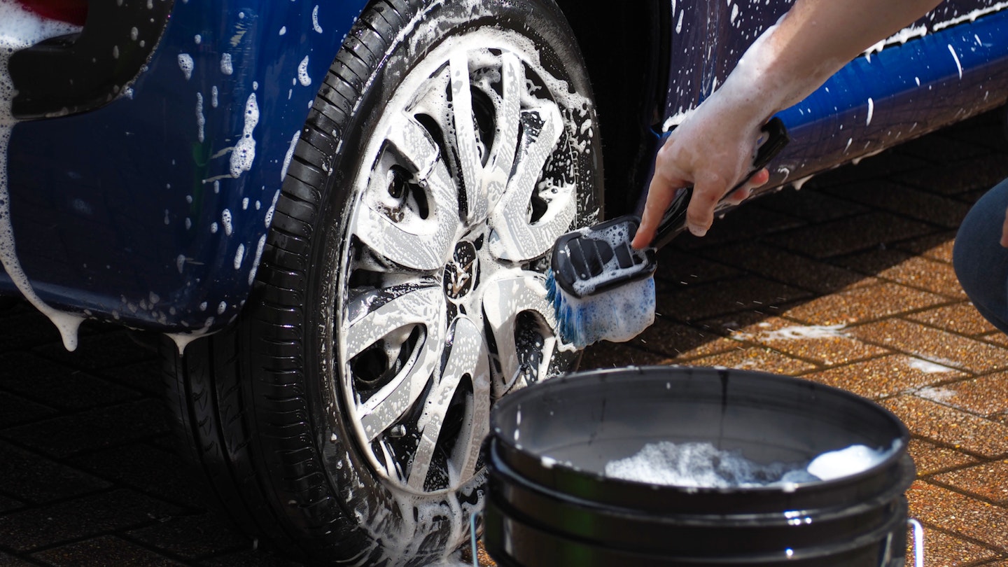 Cleaning car wheel with GWash