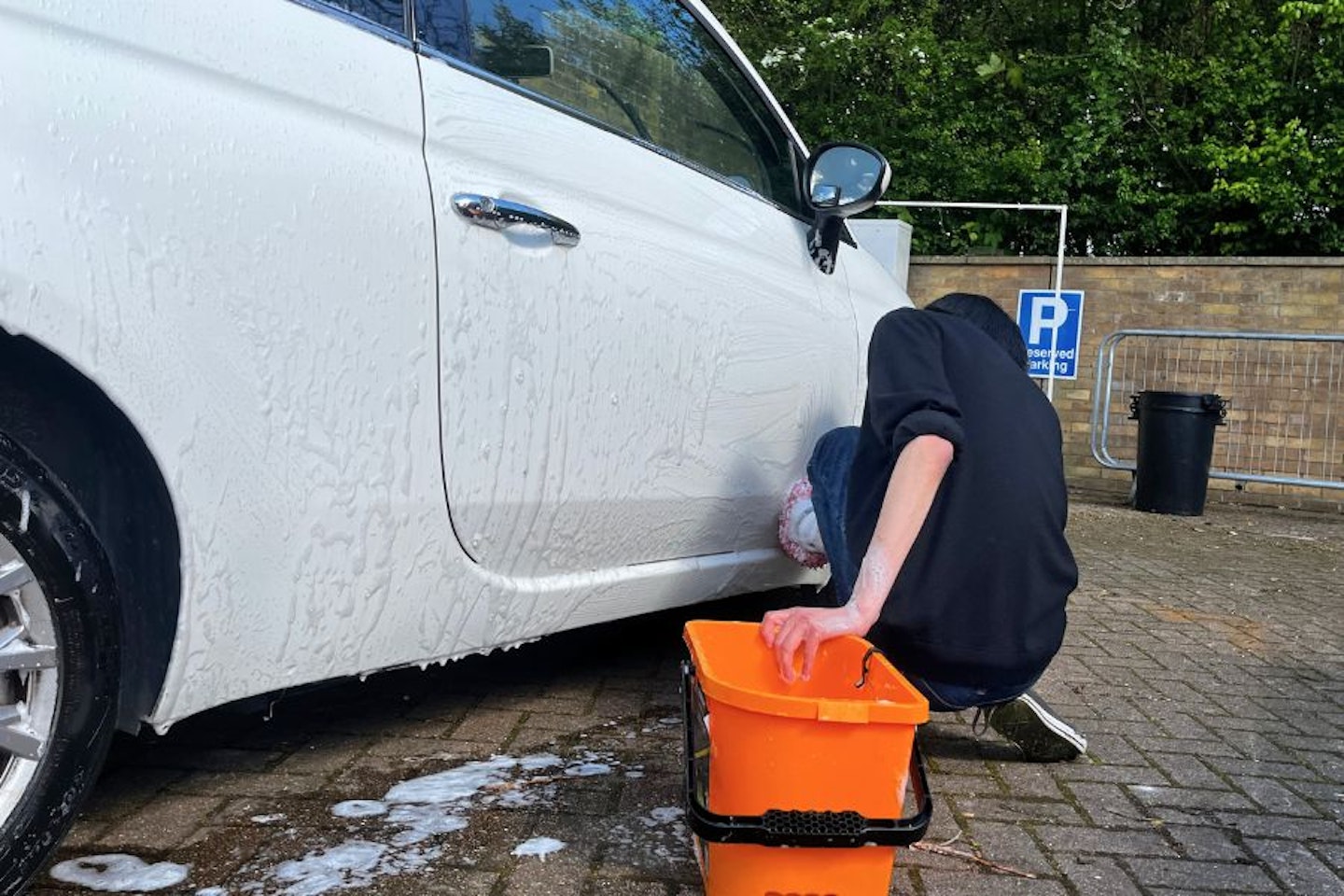 Aaron Hussain testing the Duel Autocare Bahama Blue shampoo