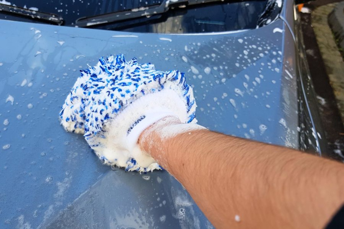 Aaron Hussain applying Gyeon Q2M Bathe shampoo to Volvo V60