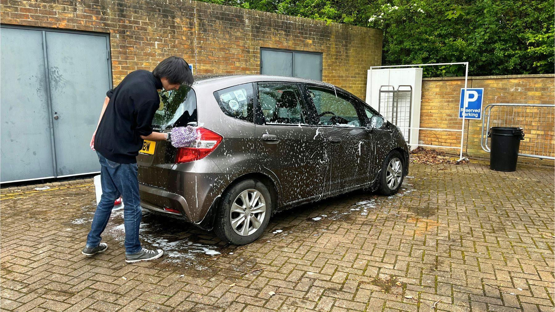 Aaron Hussain testing the Halfords Ultimate Car Shampoo