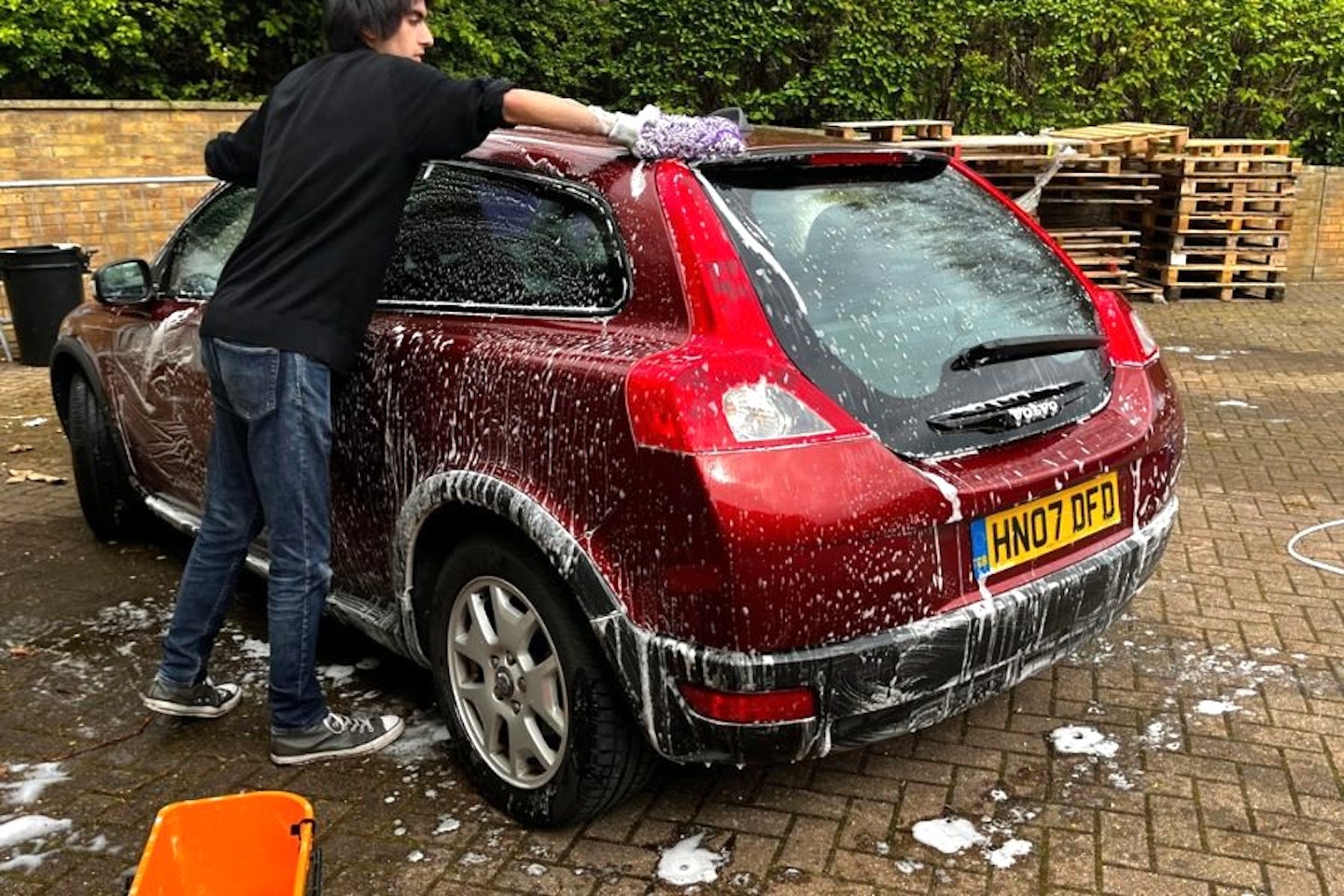 Aaron Hussain testing the Meguiar's Gold Class Shampoo