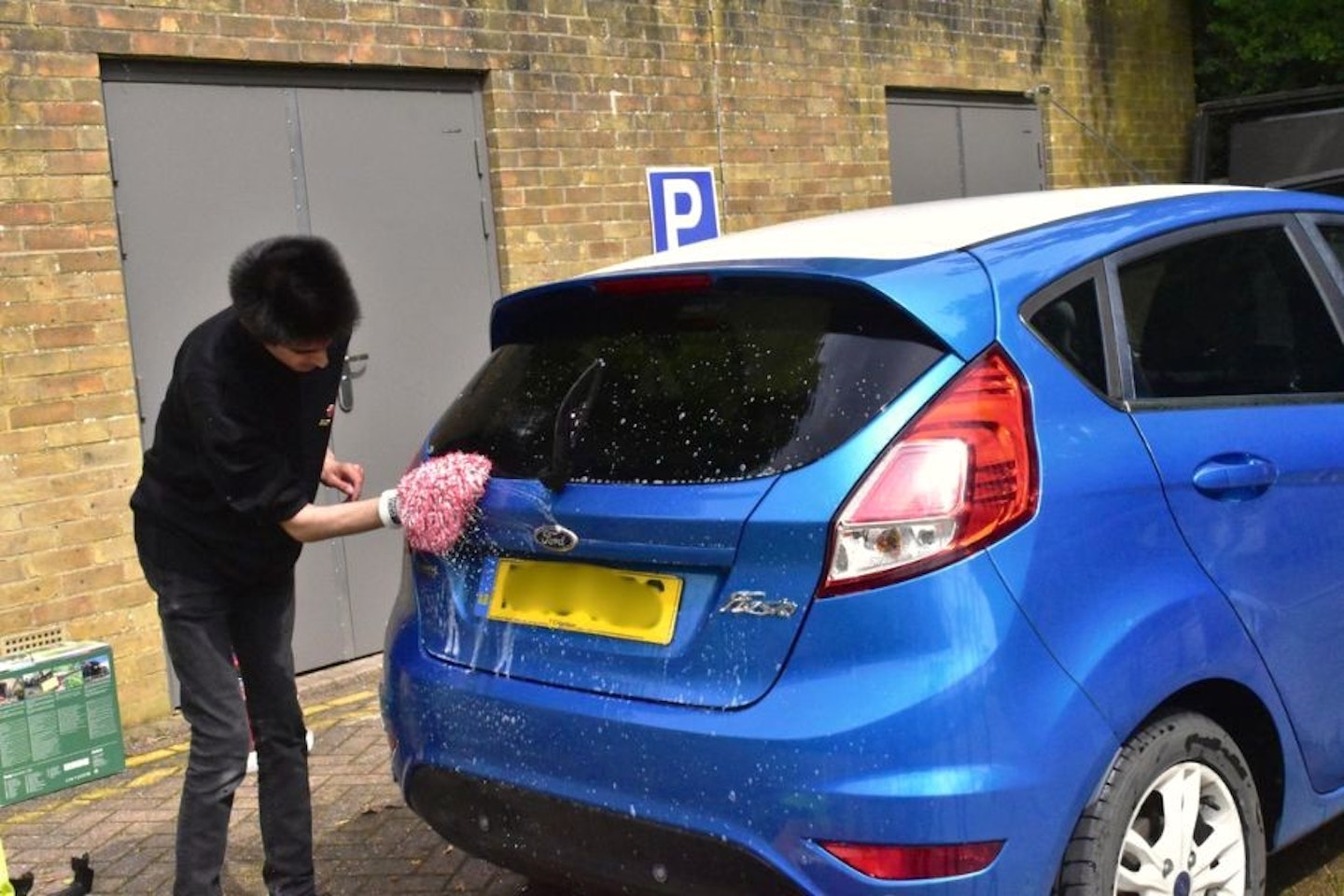 Aaron Hussain testing the Topaz shampoo