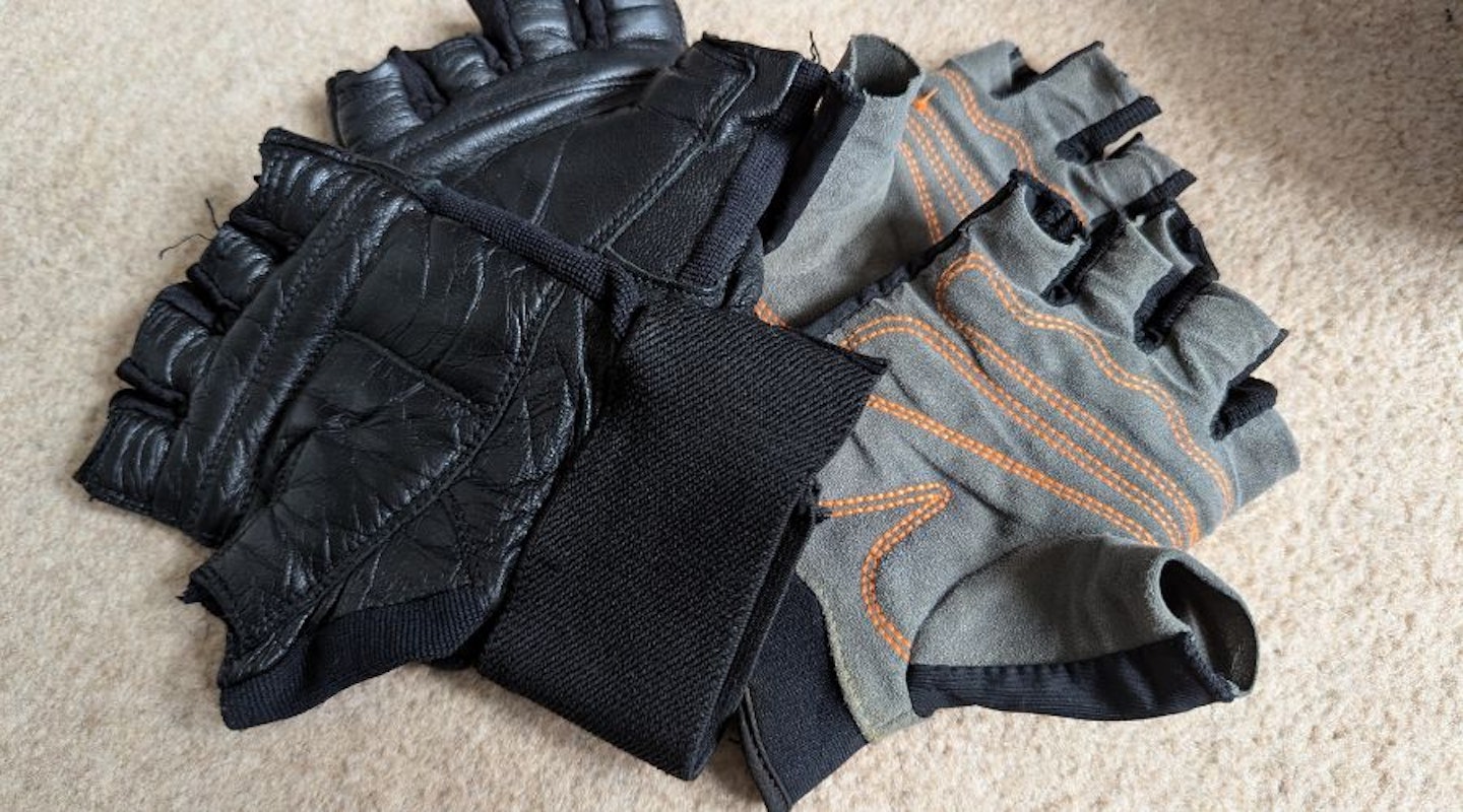 Weightlifting gloves