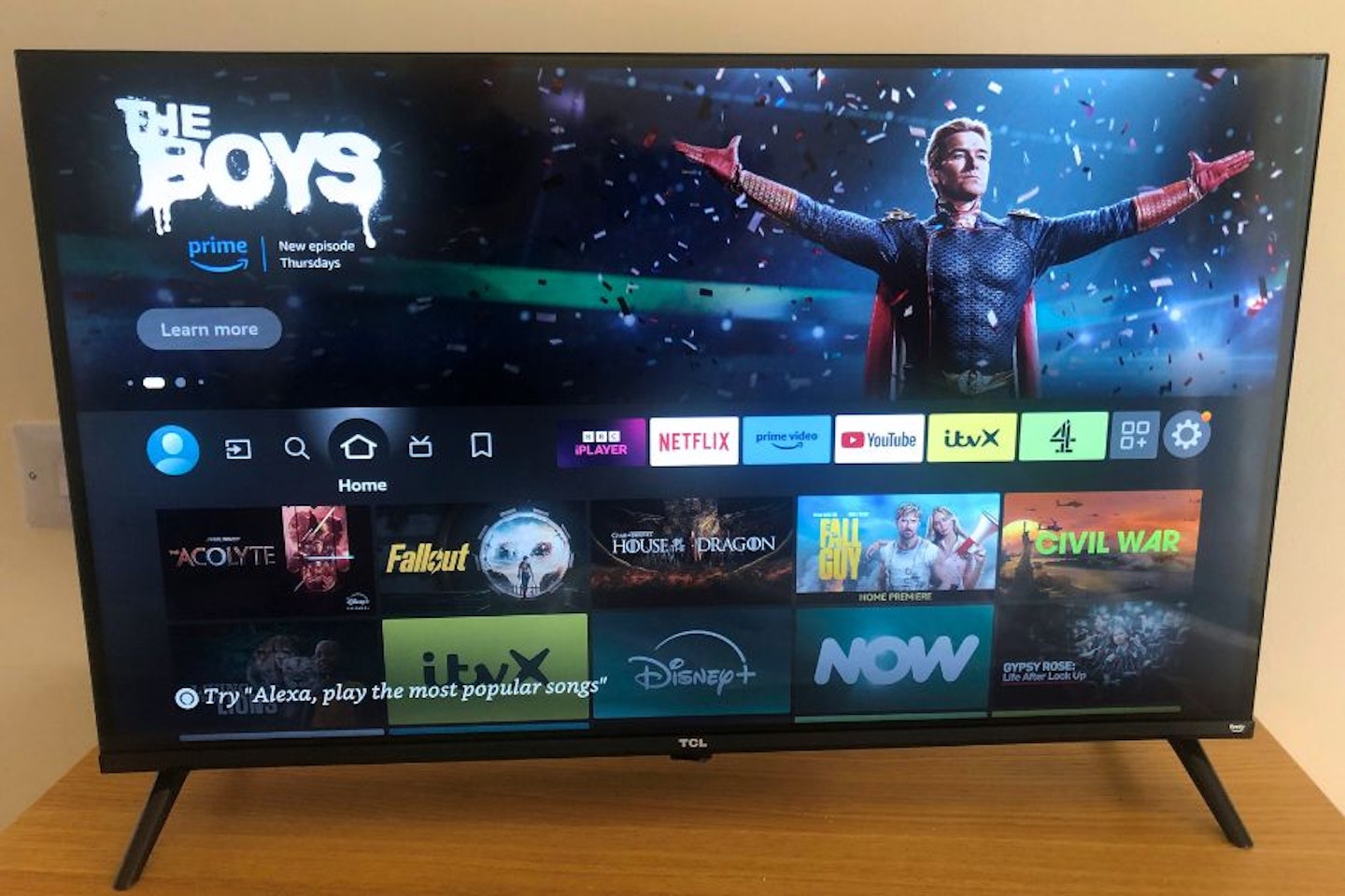 a smart tv with apps