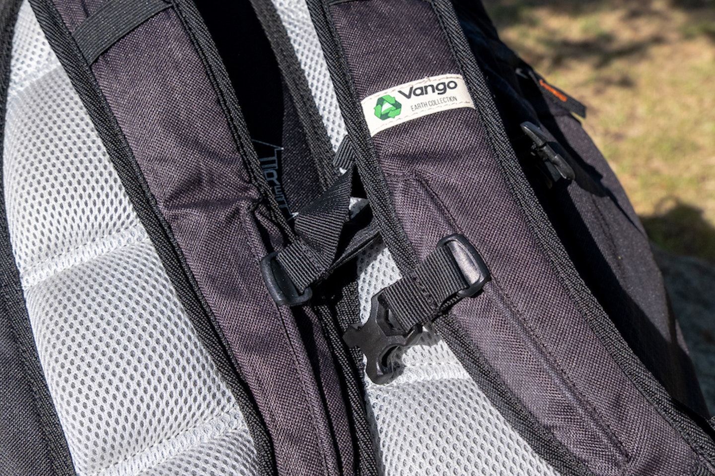 Vango Trail 35 sternum strap