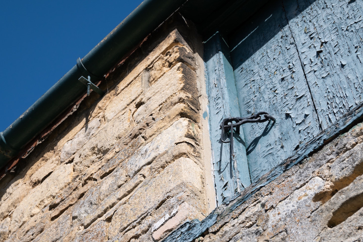 Nikon Z30 sample image - old wood and brick