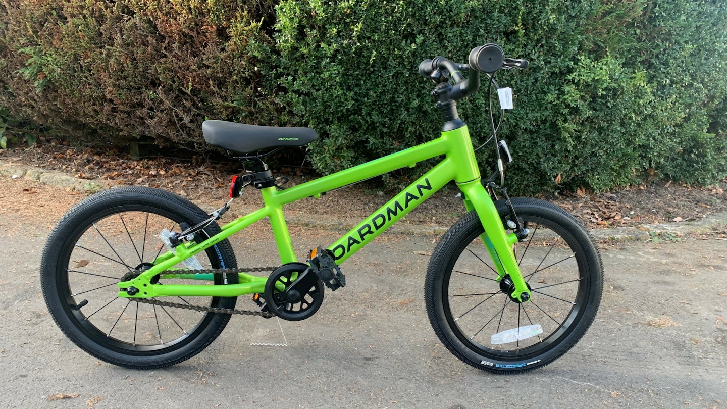 Boardman JNR 16” 2022 Kids Bike review: mainstream manufacturer makes a bike for children
