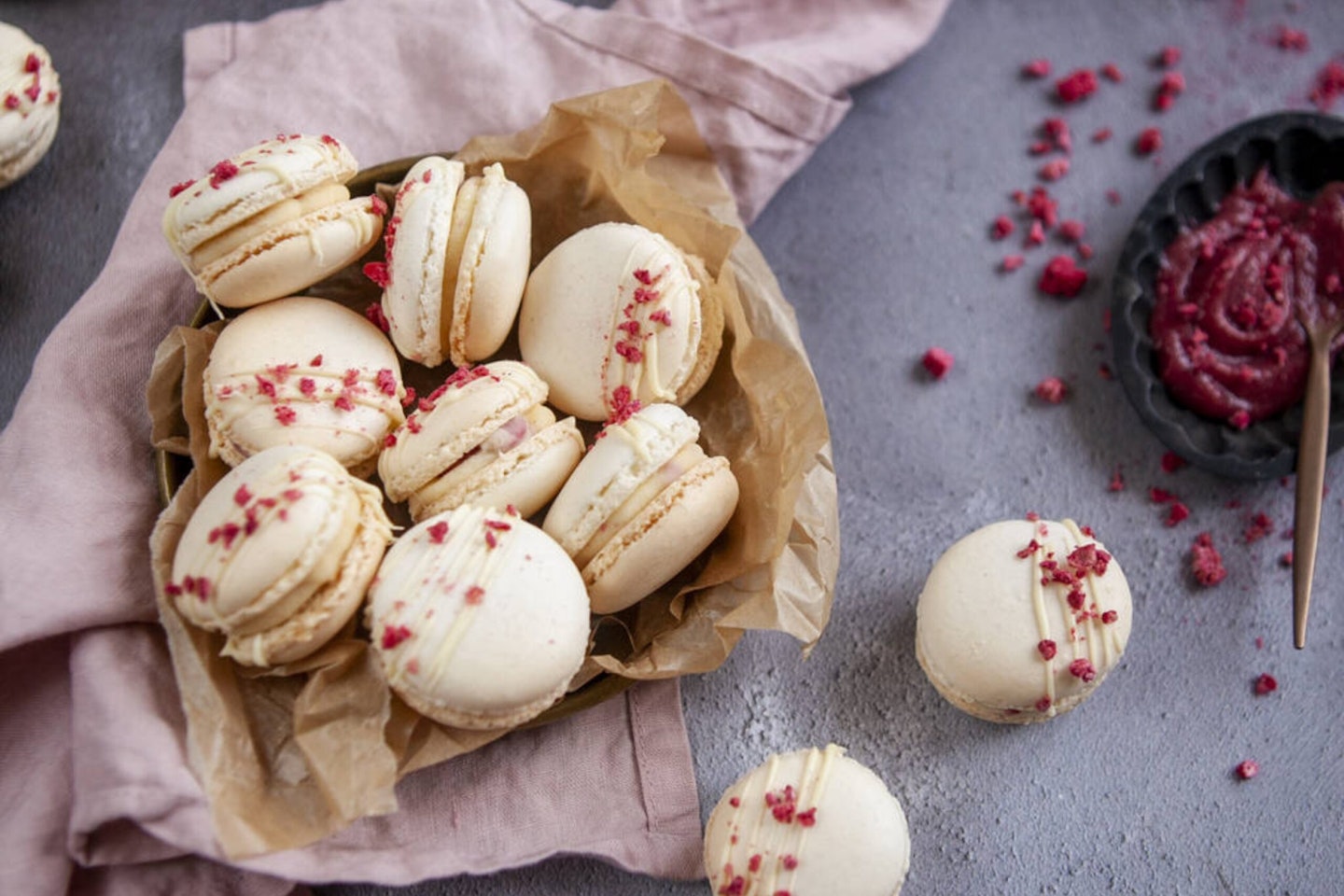 Honeywell Biscuit Co White Chocolate And Raspberry Macaron Baking Kit