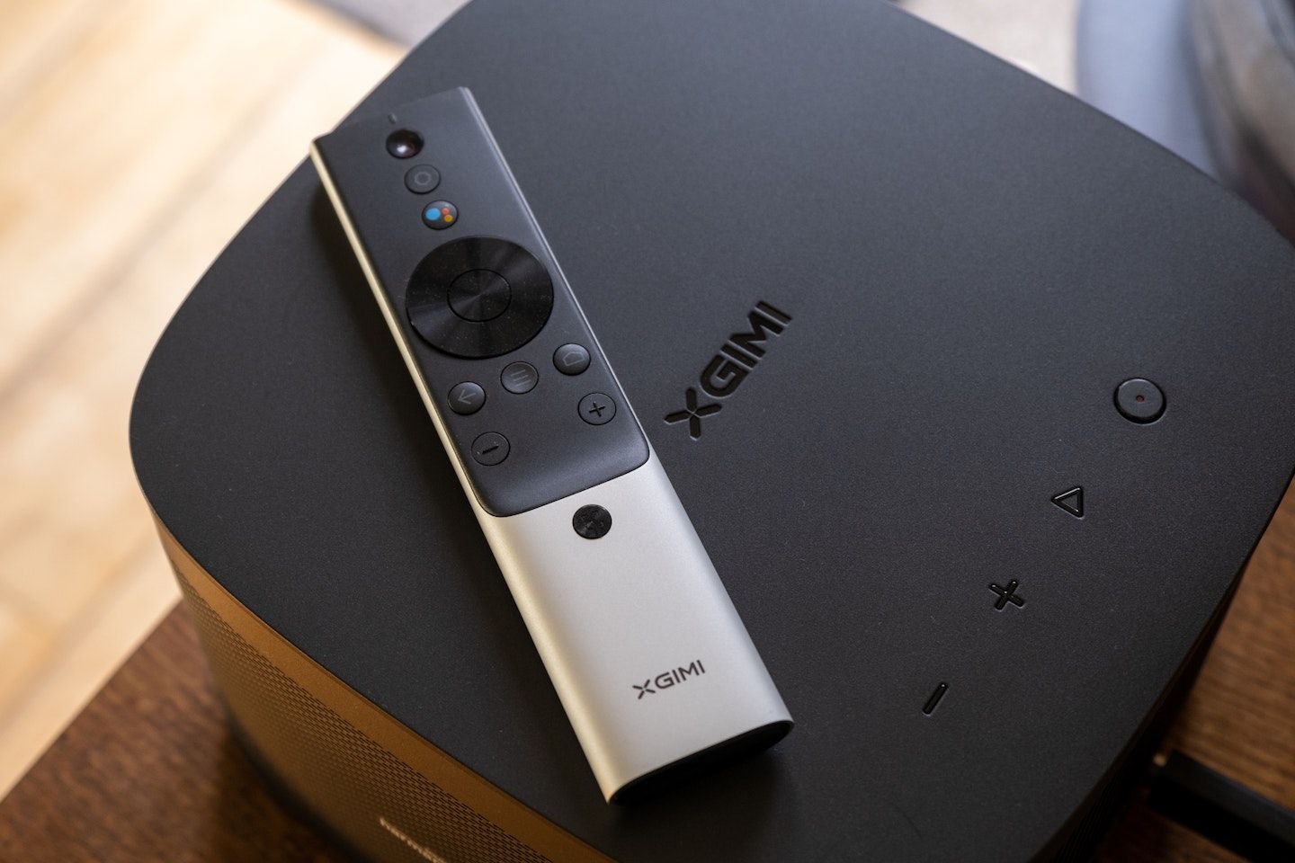 XGIMI HORIZON Pro 4K Projector and remote control