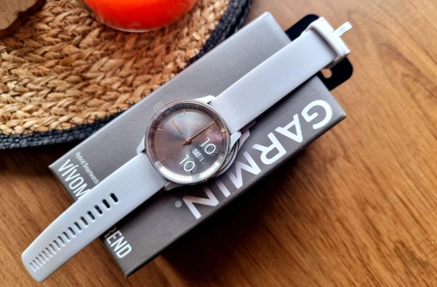 Garmin vivomove trend watch and box