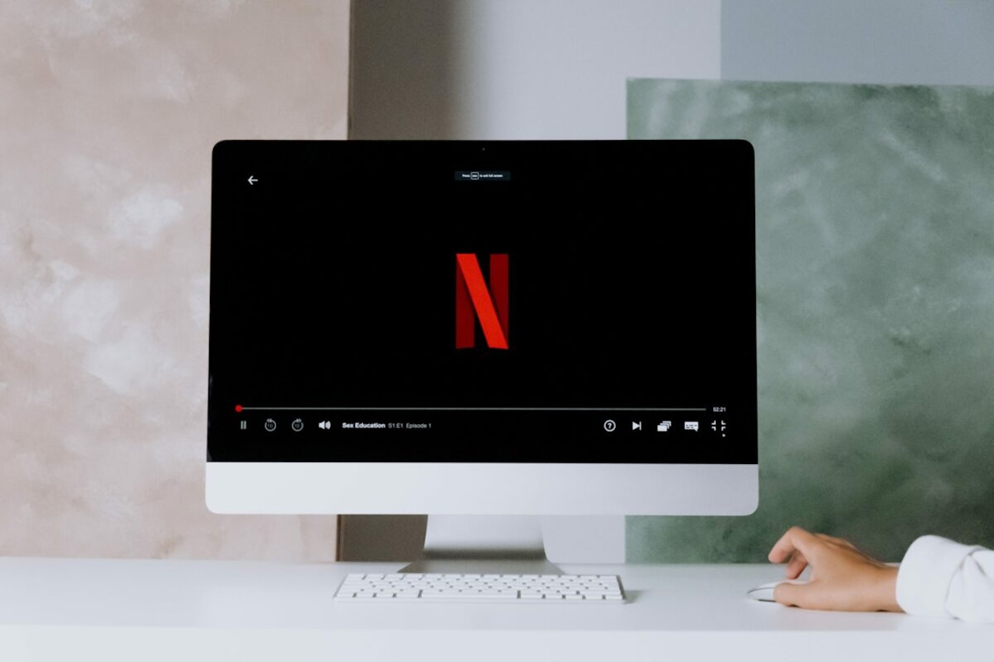 Person using a VPN to stream Netflix