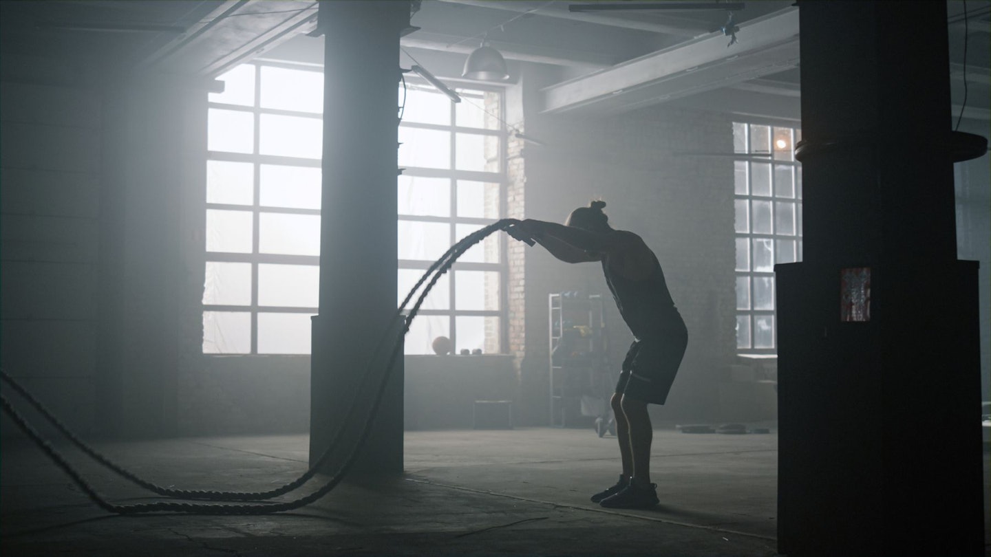 A man working out with the best battling ropes