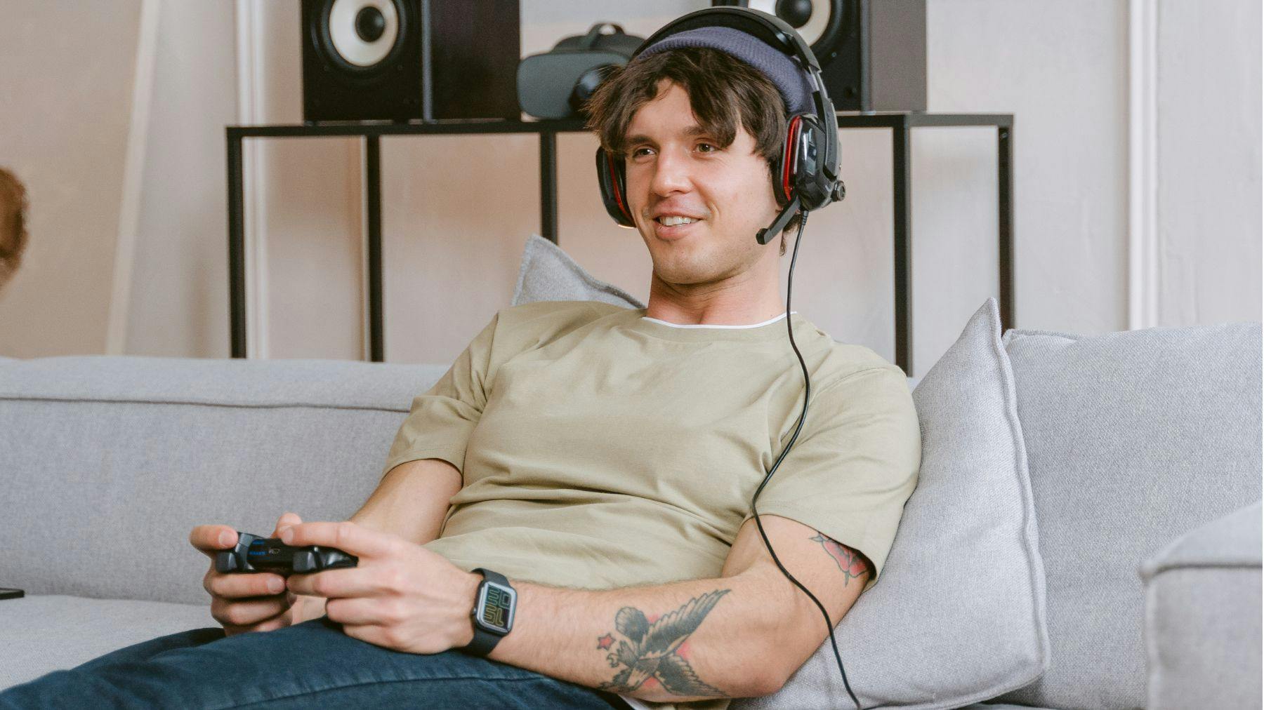 Headsets vs Microphones which is the best for gaming?