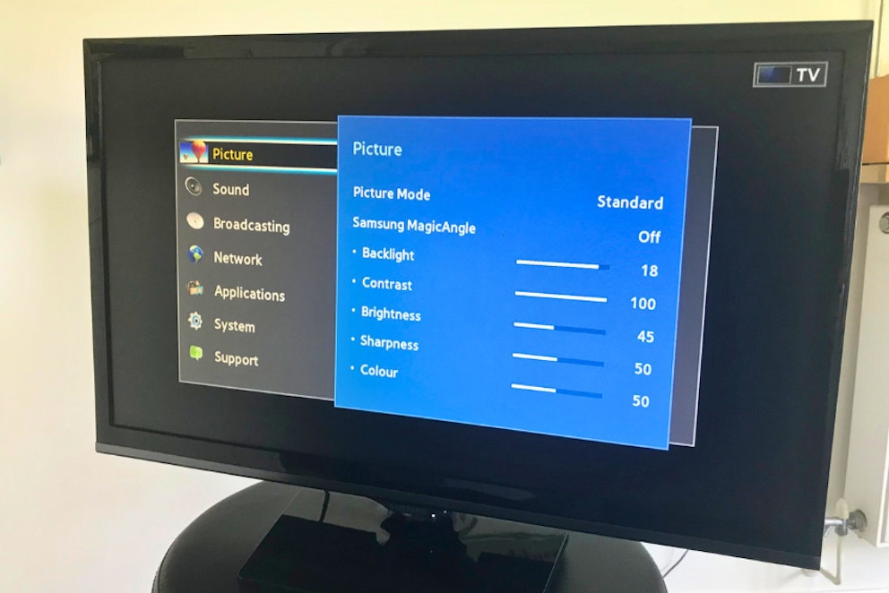 Best 32 Inch TVs 2024 Quality Viewing for smaller rooms