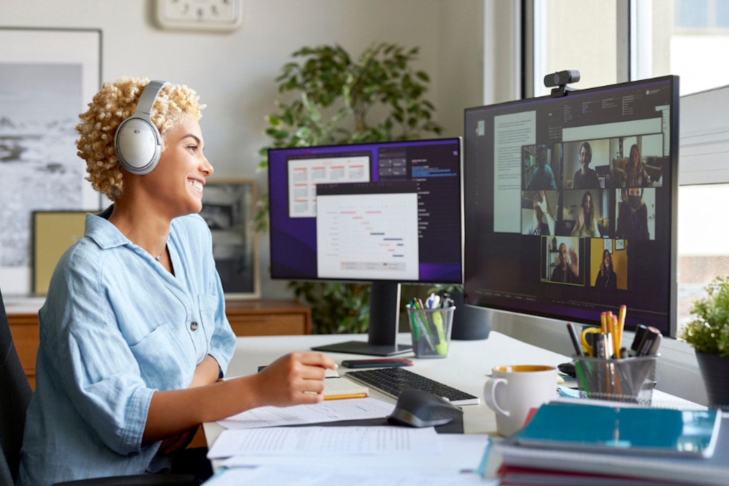 A WOMAN IN A HOME OFFICE