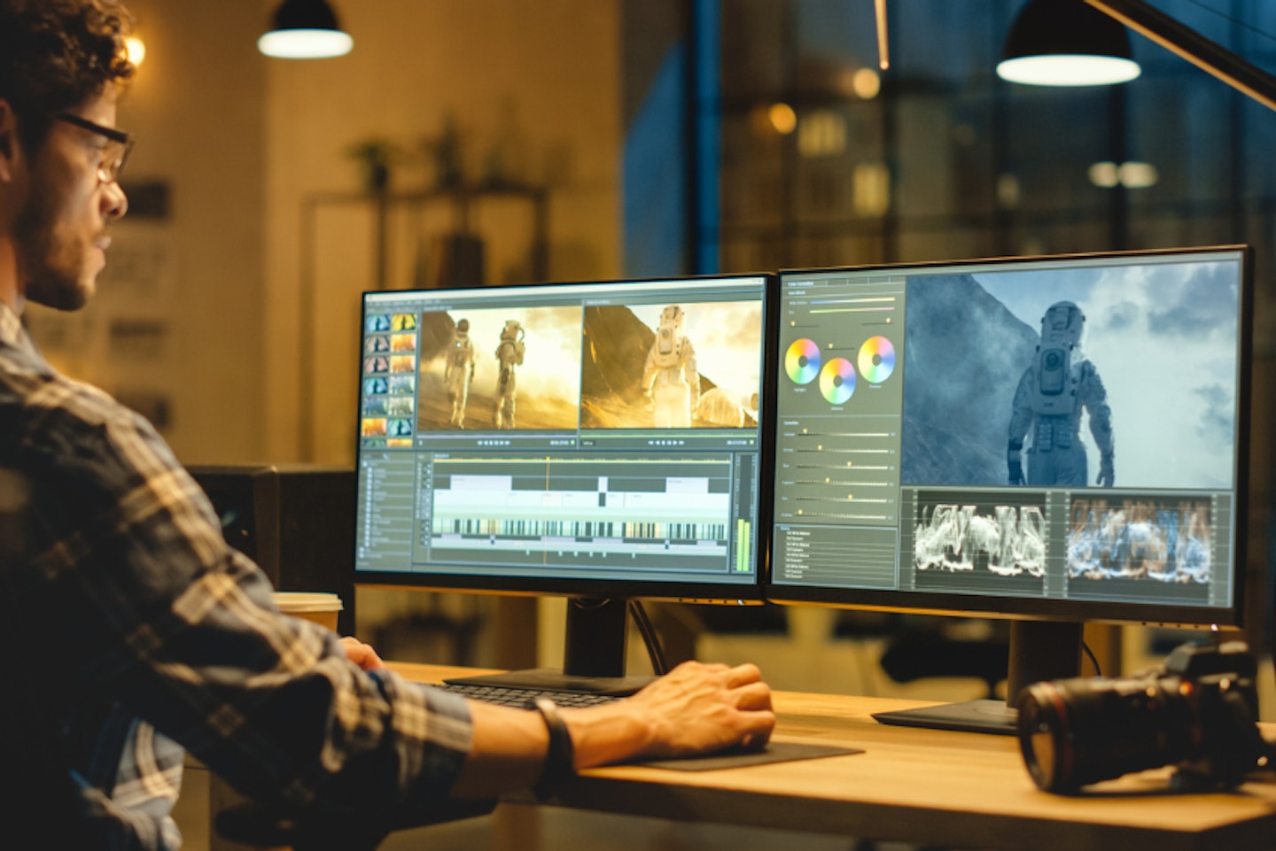 A MAN USING A COMPUTER MOUSE ON A PC