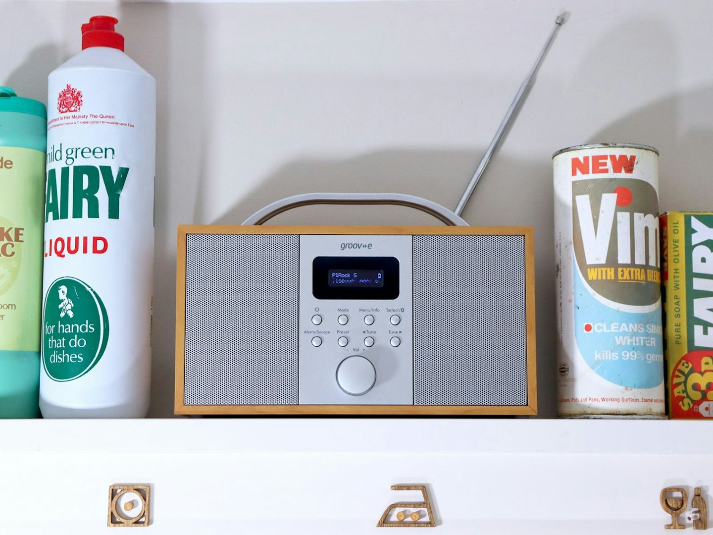 Groov-e Boston DAB & FM Radio with Bluetooth on a kitchen shelf 