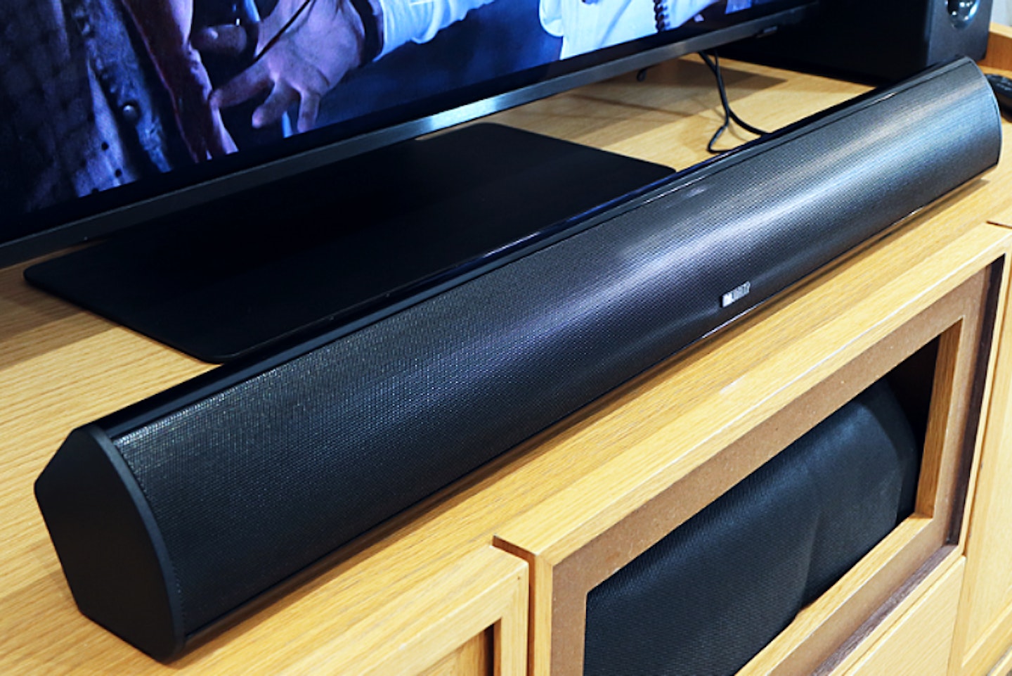 A TV SOUNDBAR