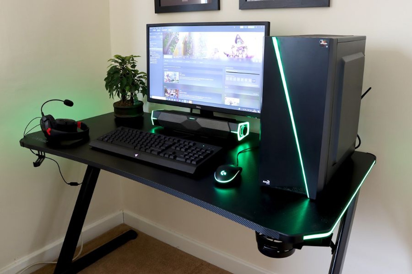 Trust Luminus RGB gaming desk